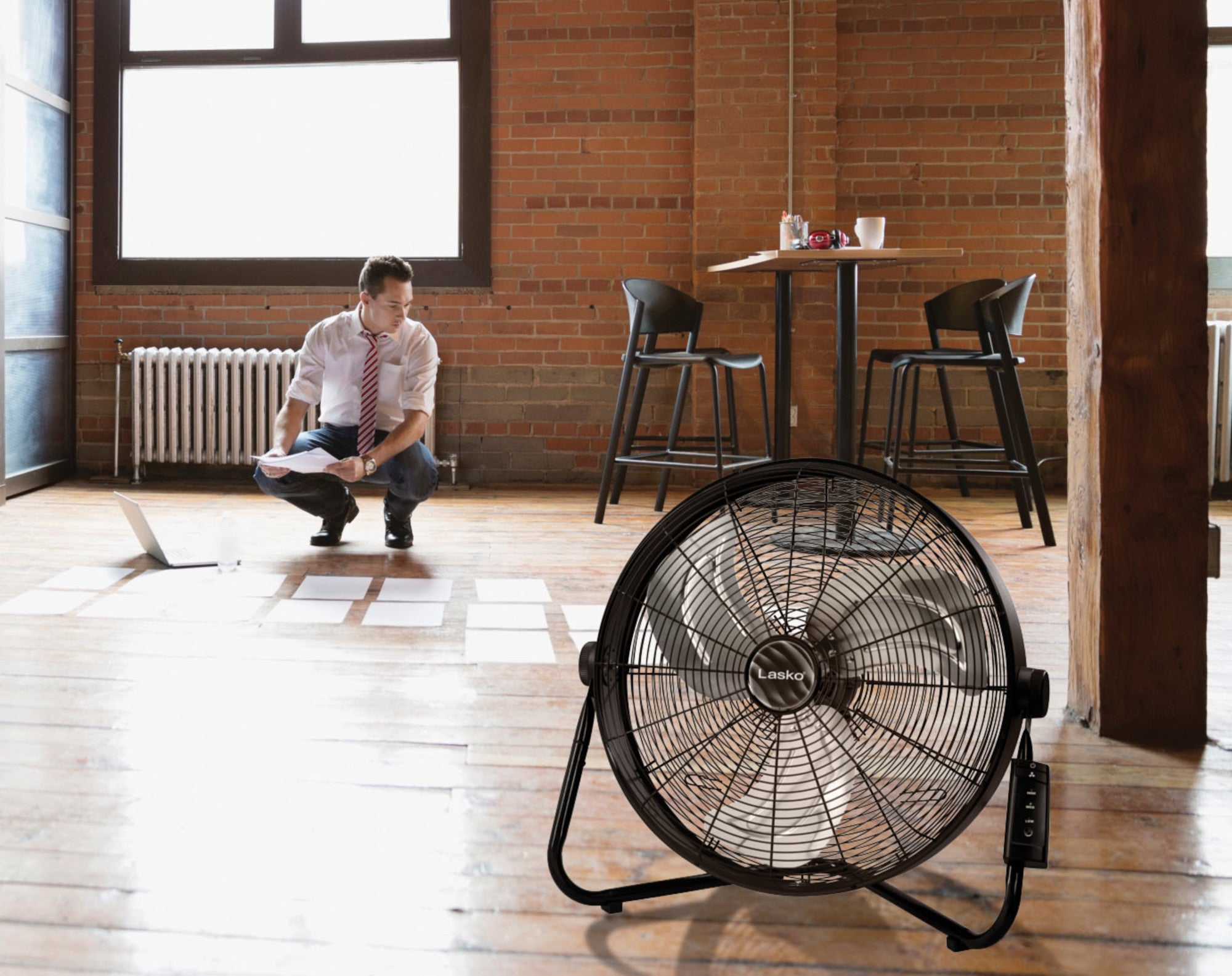 Lasko 20" 3-Speed Pivoting High Velocity Utility Floor or Wall Mount wan with Remote, H20685, Black - Image 9